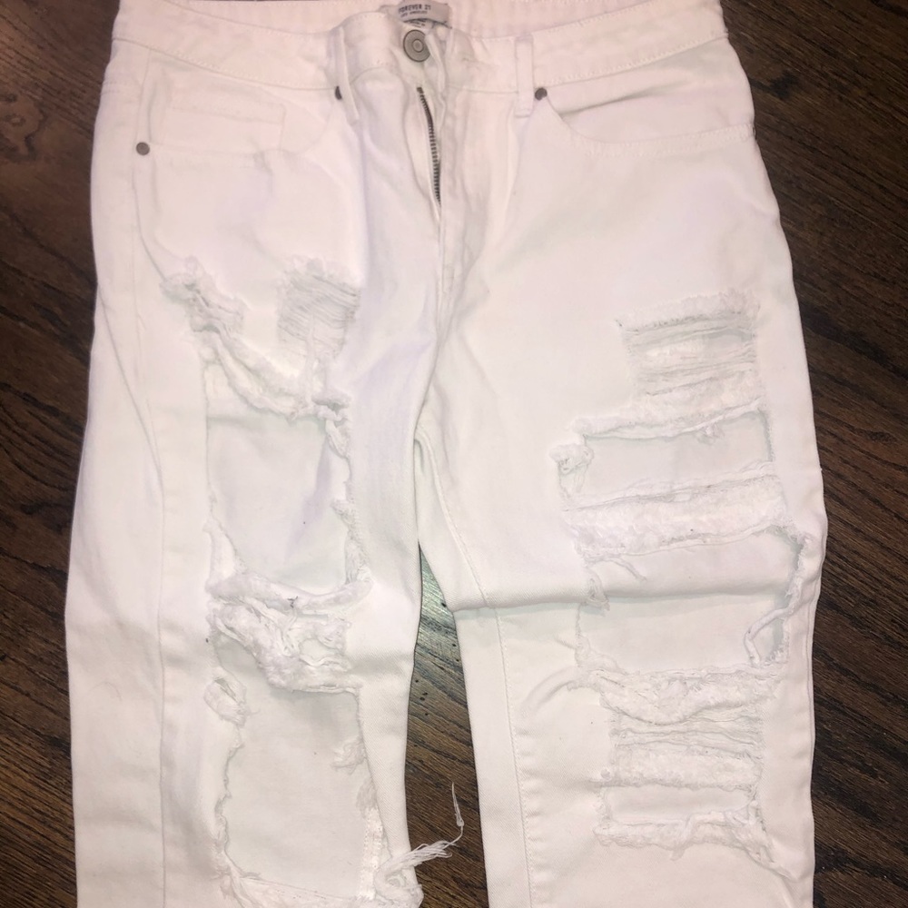 Super distressed boyfriend jeans